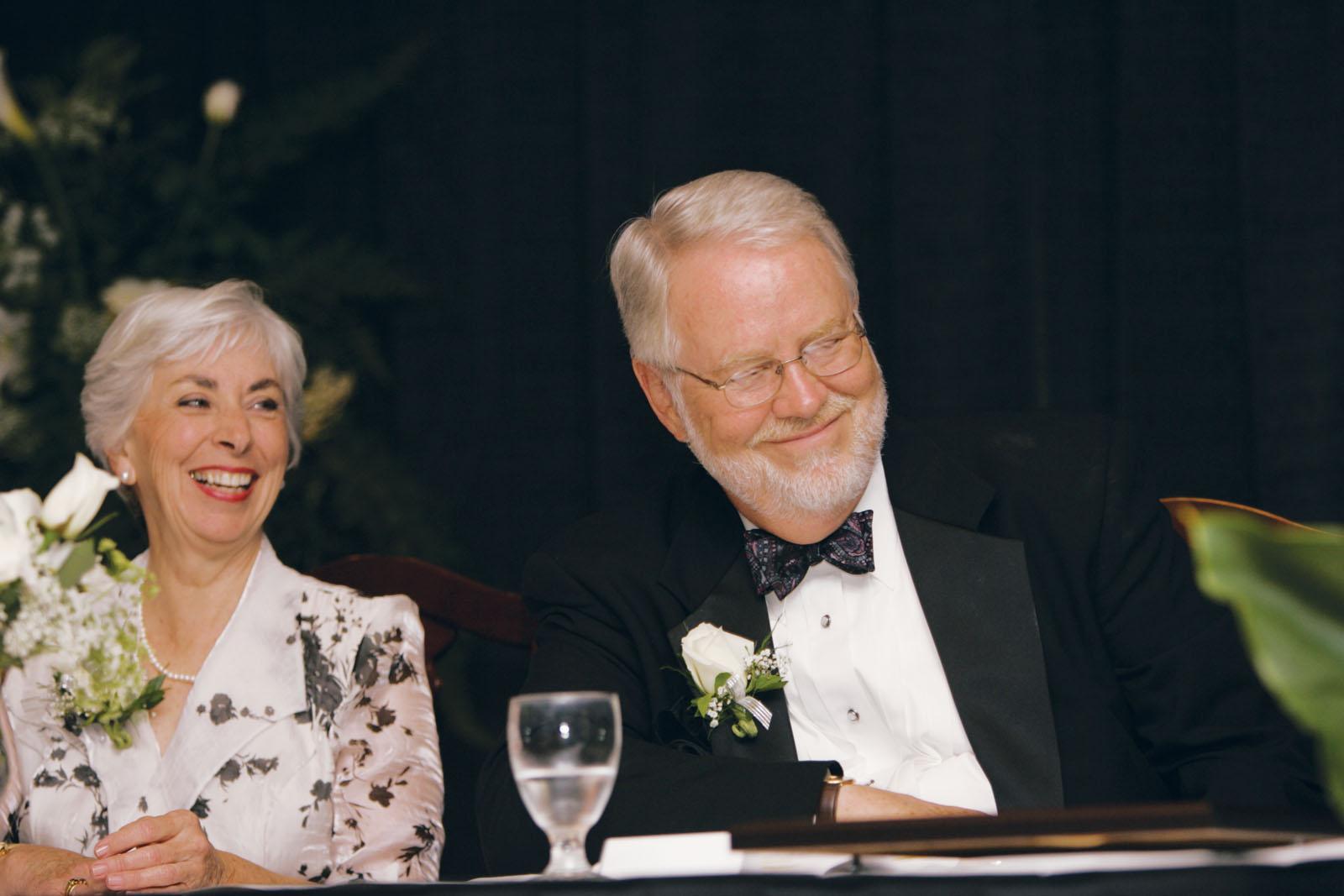 哈伯德会长和夫人, 艾丽塔, 在全国网赌正规平台庆祝这对夫妇结婚20周年的庆祝活动中被轻松挖苦了一番.