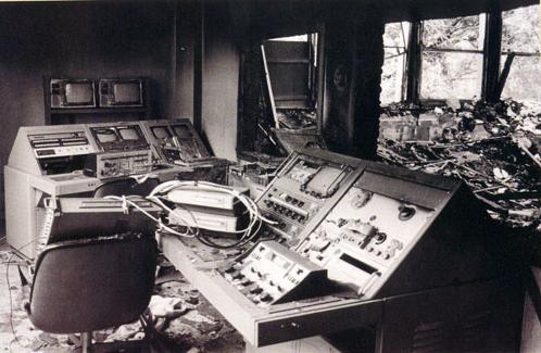 KXCV广播电台, 是在行政大楼里吗, 在1979年的火灾中严重受损.  广播电台后来在威尔斯大厅重建.