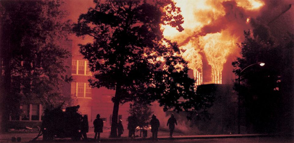 7月24日，西北行政大楼发生火灾, 1979, 摧毁了60%的建筑, 包括整个北翼. 西北地区将在本月的同一天纪念火灾40周年. (图片由<a href='http://www.wp101ways.com'>全国网赌正规平台</a>档案馆提供) 