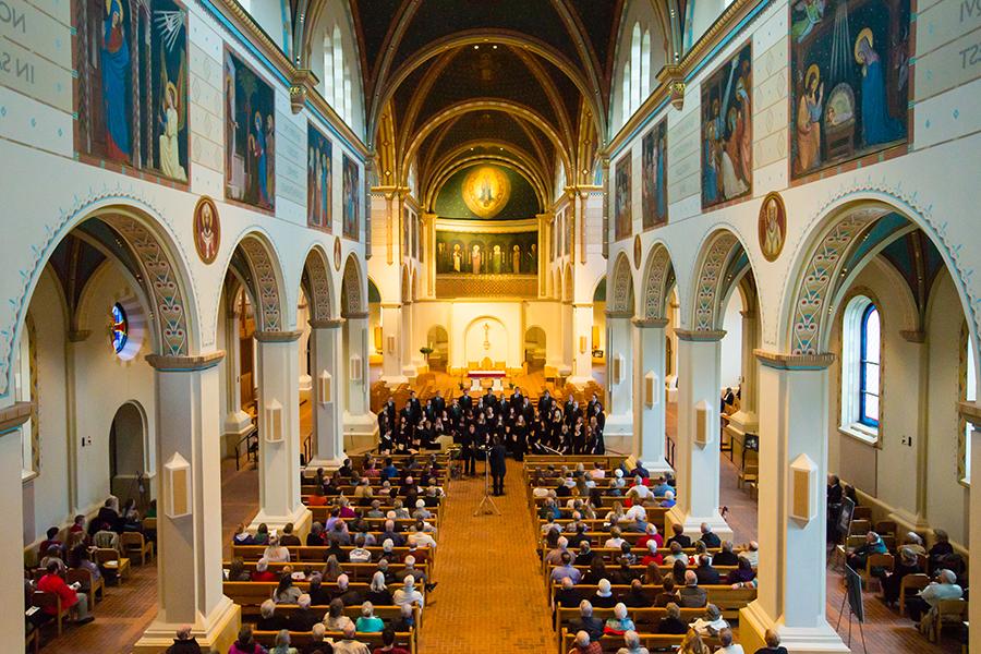塔式合唱团将在康森提姆修道院演出